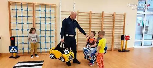 Przedszkole w Gałkowicach po wizycie policjanta. Nauka w zakresie ruchu drogowego