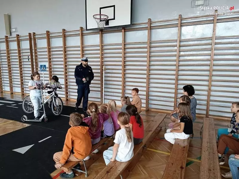 Bezpieczna droga do szkoły - policjanci uczą najmłodszych zasad bezpieczeństwa!
