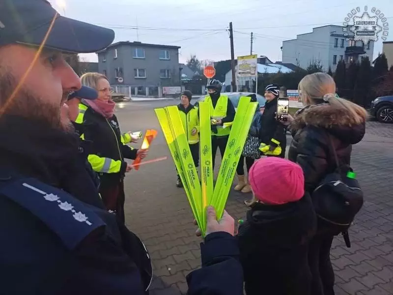 "Jak dobrze Cię widzieć" – Wodzisławscy mundurowi dbają o pieszych!