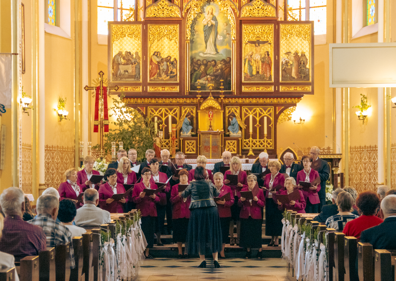 Koncert Pieśni Maryjnej w Wodzisławiu Śląskim - 7 chórów na jednym scenie
