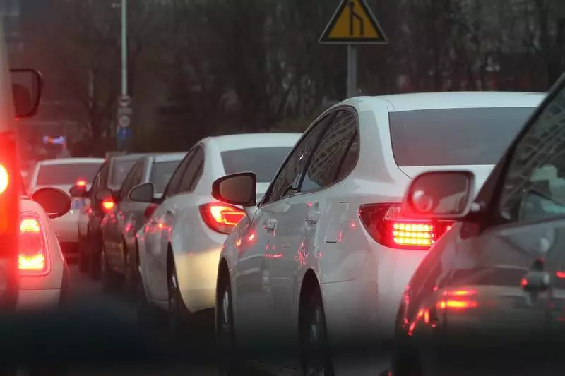 Korytarz życia i jazda na suwak - co kierowcy muszą wiedzieć?