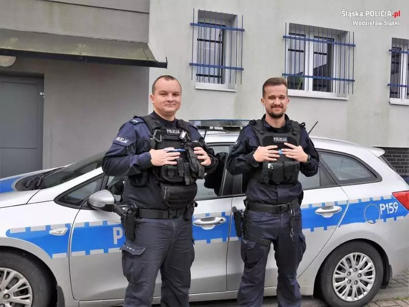 Mundurowi w akcji: skuteczna interwencja ratująca życie 4-miesięczne dziecko