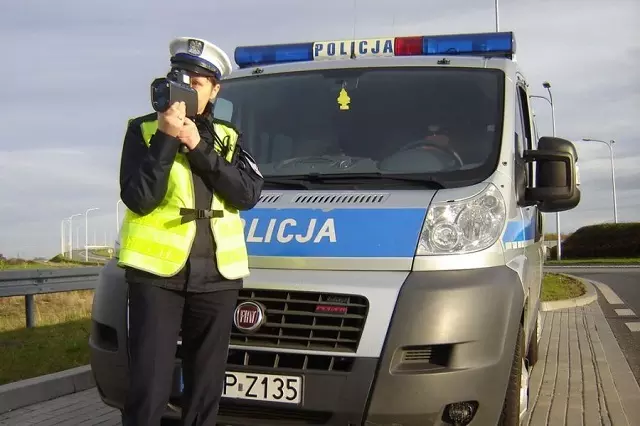 Nadmierna prędkość główną przyczyną wypadków. Policjanci apelują: Kierowco! Zwolnij i Żyj!