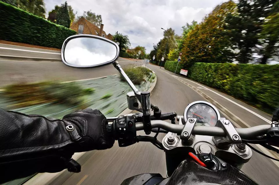 Nietrzeźwi pasażerowie motocykli / fot. Pixabay