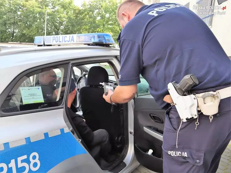 Nietrzeźwy kierowca zatrzymany przez wodzisławskiego dzielnicowego