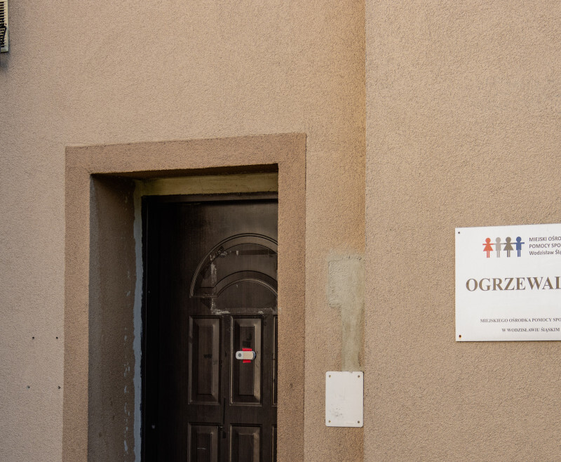 Ogrzewalnia w Wodzisławiu Śląskim – pomoc dla osób bezdomnych w okresie zimowym