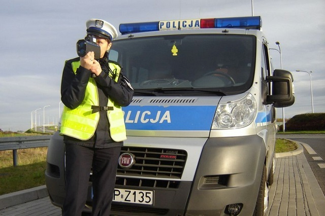 Pędził 82 km/h i nie miał uprawnień. Odpowie przed sądem