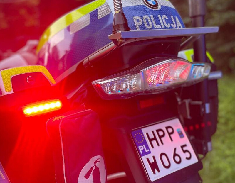 Pijany kierowca wyprzedzał na przejściu dla pieszych. Zatrzymany przez policję