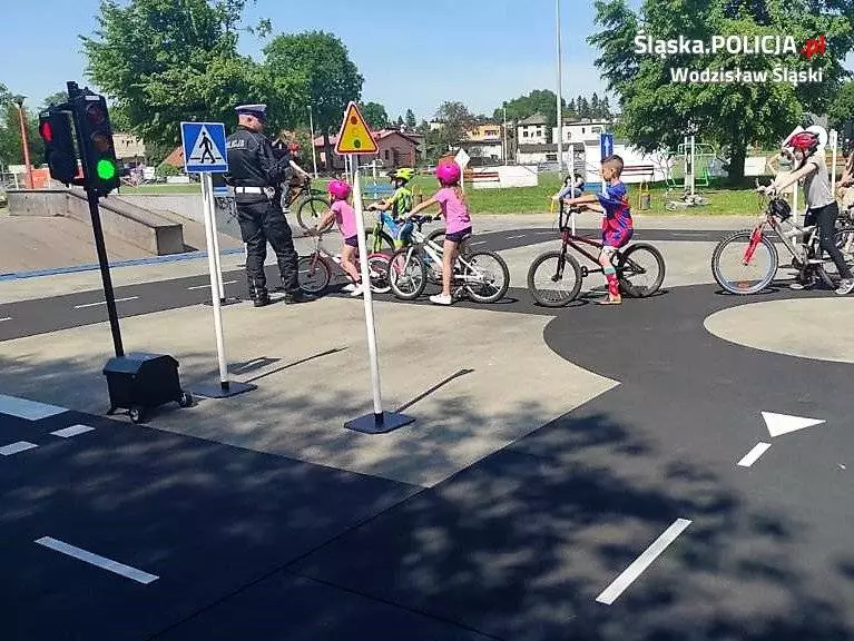 Policja z Wodzisławia Śląskiego pojawiła się na Festiwalu Żelaznego Szlaku Rowerowego