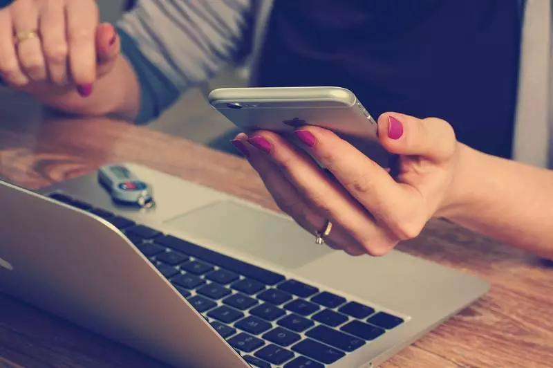 Policjanci przypominają: savoir-vivre bezpiecznych zakupów internetowych
