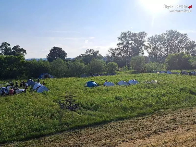 Policjant przypomniał harcerzom zasady bezpieczeństwa nad wodą