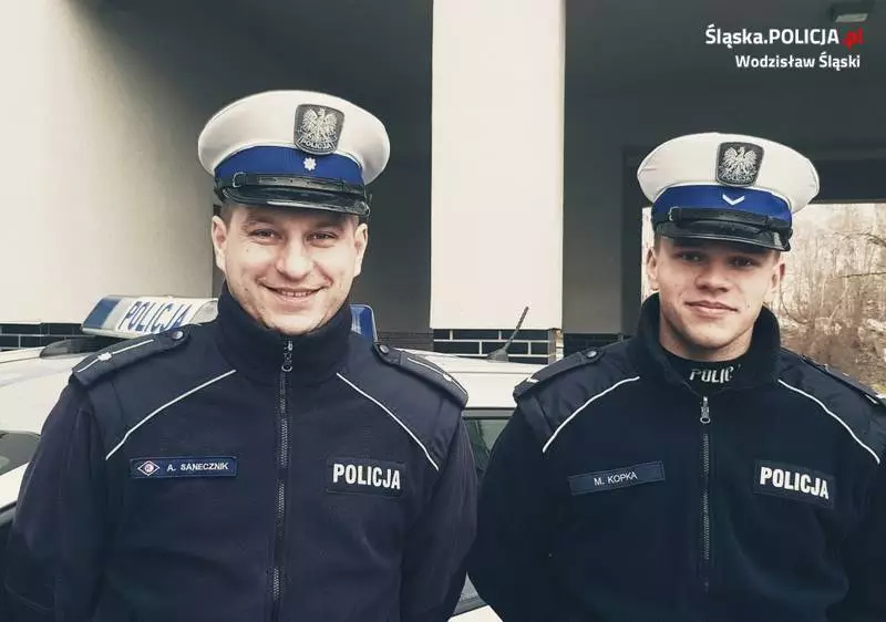 Policyjna eskorta na porodówkę