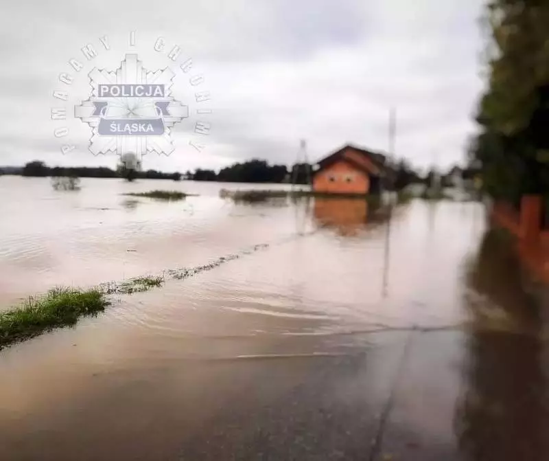 Ponad 50 tysięcy funkcjonariuszy w walce z powodzią – podsumowanie działań
