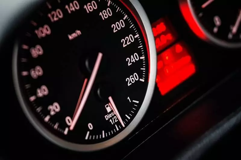 Stracił prawo jazdy za zbyt szybką jazdę. Kierujący pędził 112 km/h w zabudowanym!