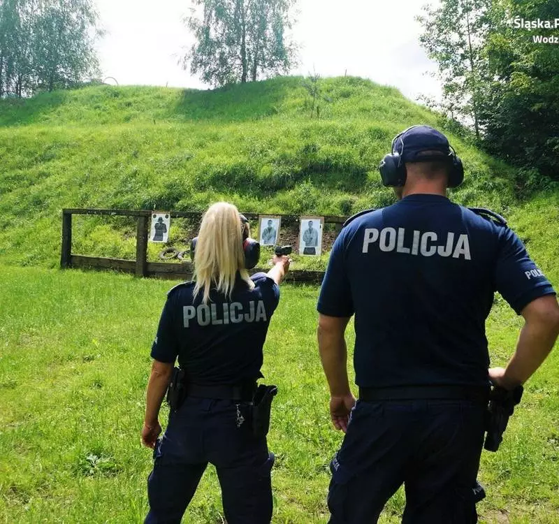 Trening strzelecki wodzisławskich mundurowych
