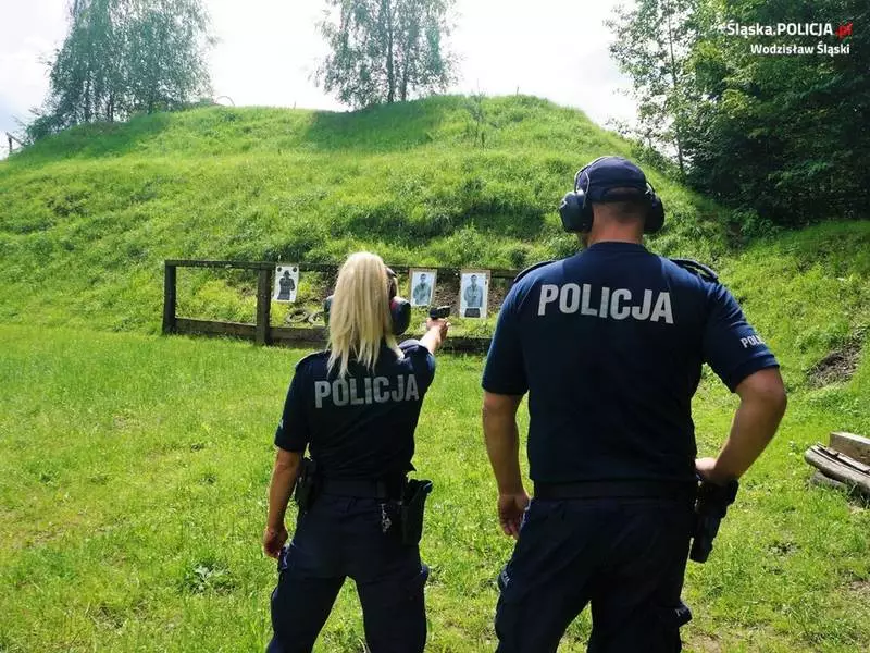 Trening strzelecki wodzisławskich mundurowych