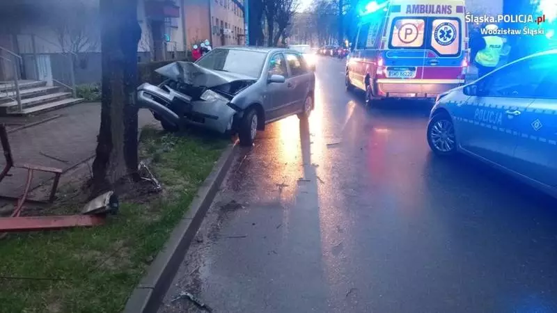 Wodzisław Śląski: Pijana matka sprawcą wypadku drogowego. Kobieta miała 2 promile alkoholu