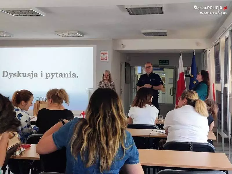 Wodzisław Śląski: Policyjny profilaktyk jednym z prelegentów podczas konferencji w PODN